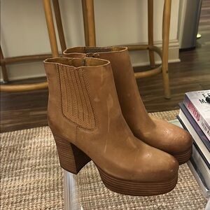 KORK-EASE Baylie Chelsea Boot - Stacked Platform, Hand-Finished/Metallic Leather